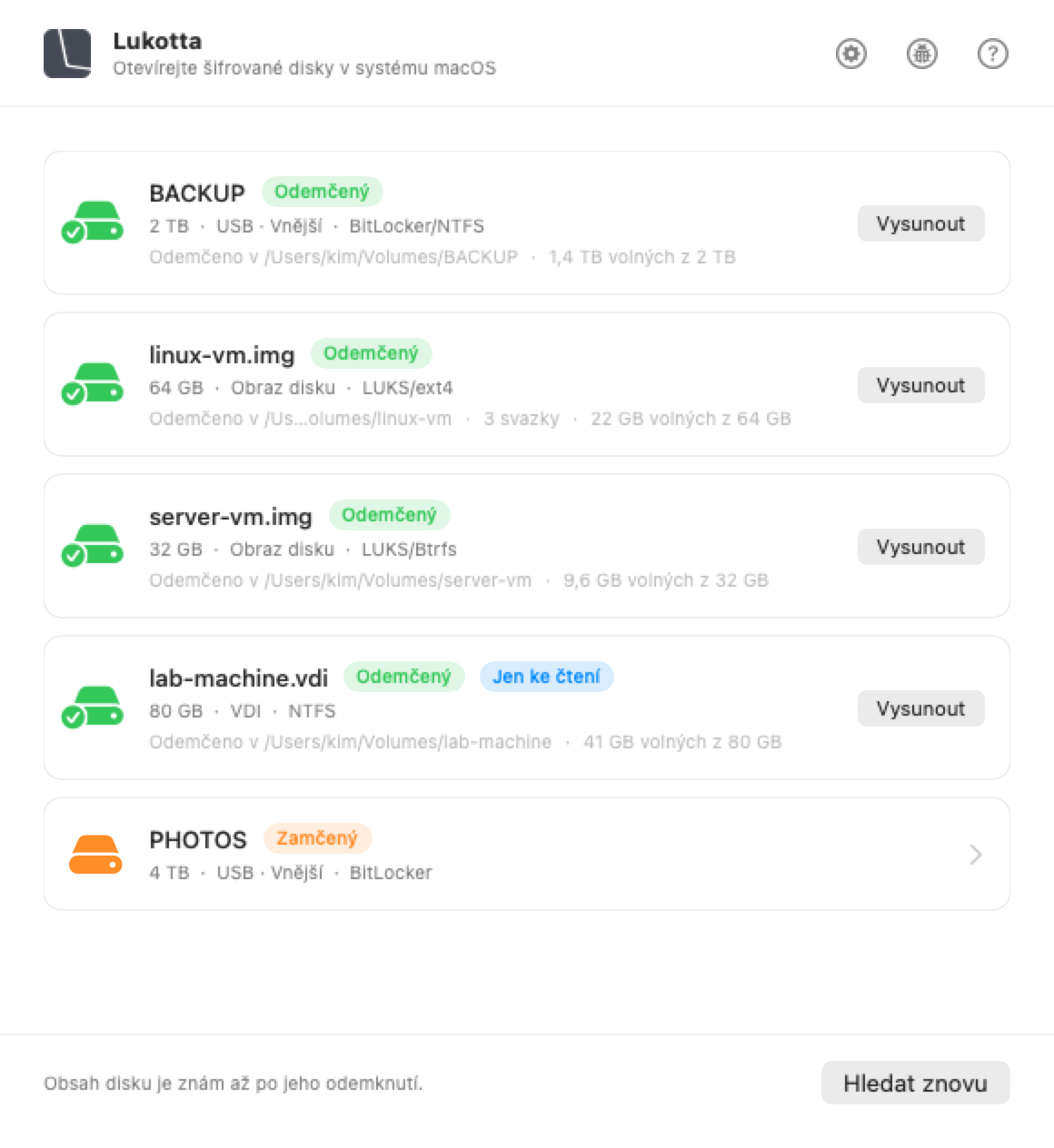 Okno aplikace Lukotta v macOS se seznamem disků připojených k počítači Mac a tím, co každý obsahuje.