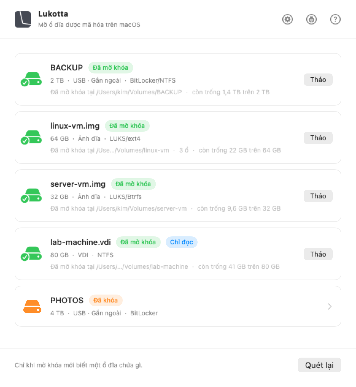 Cửa sổ Lukotta trên macOS, liệt kê các ổ đĩa đang gắn vào máy Mac và nội dung của từng ổ.